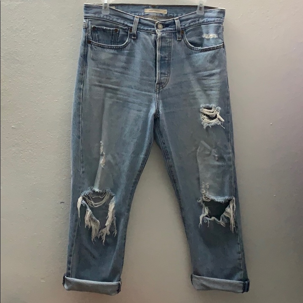 Levi’s Premium Wedgie Straight Light Ripped Jean